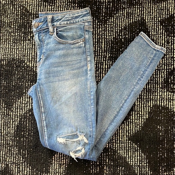 AE Distressed Blue Jeans - Picture 6 of 6
